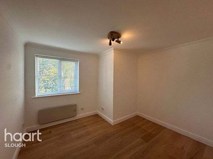 2 Bedroom Apartment To Rent In Arborfield Close, Slough, SL1