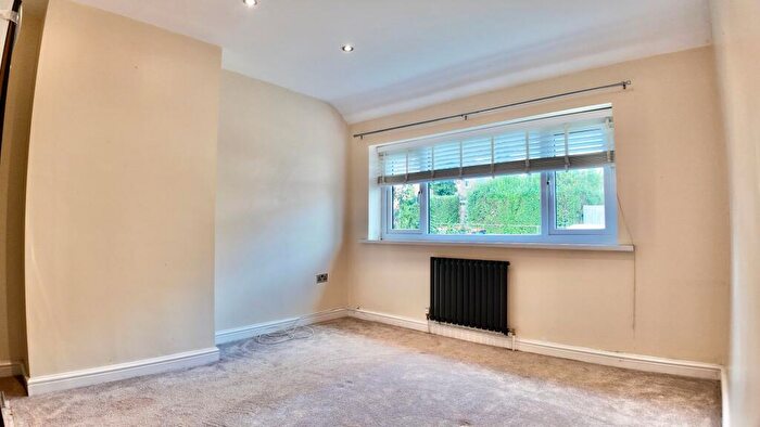 3 Bedroom Terraced House For Sale In Brynglas Avenue, Pontllanfraith, NP12