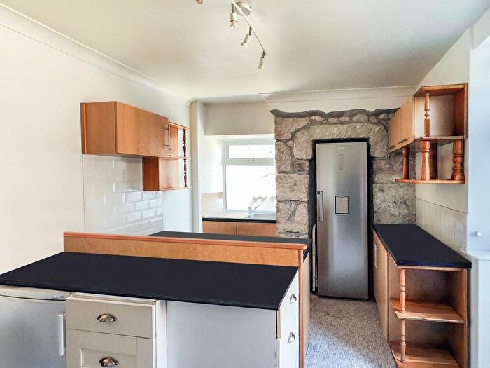 4 Bedroom End Of Terrace House For Sale In Sunbury, The Barn., PL26
