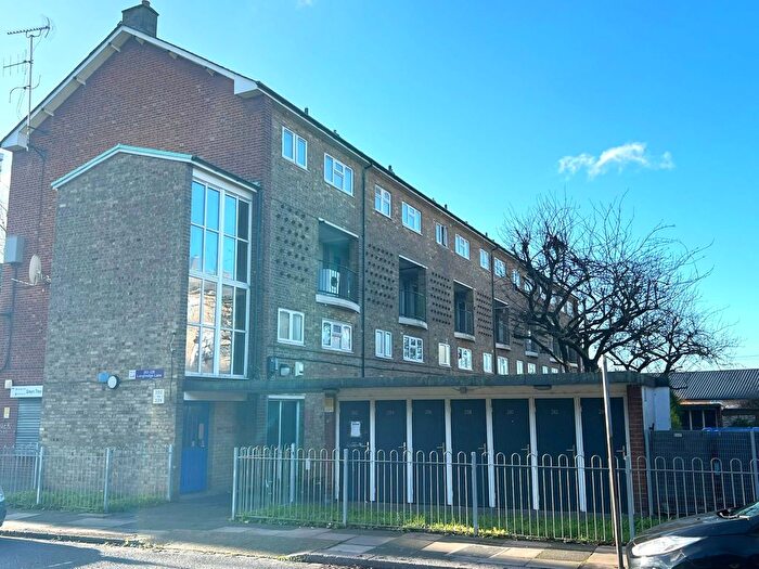 3 Bedroom Flat To Rent In Langhedge Lane, London, N18