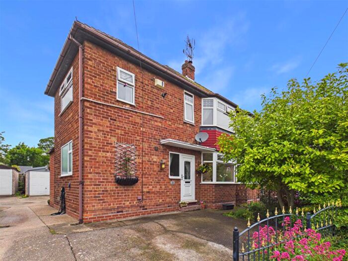 3 Bedroom Semi-Detached House For Sale In Queens Way, Cottingham, HU16