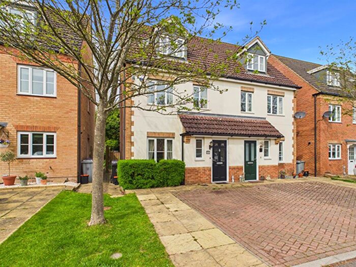 3 Bedroom Semi Detached House For Sale In Elgar Way, Stamford, PE9