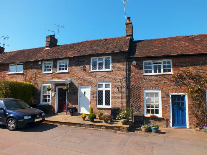 2 Bedroom House To Rent In West Common, Harpenden, Hertfordshire, AL5