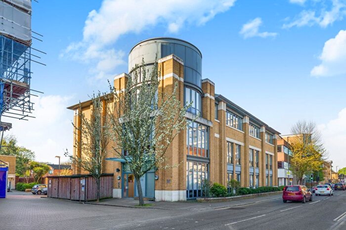 1 Bedroom Flat For Sale In London Road, Staines-Upon-Thames, TW18