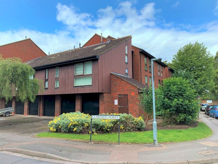 1 Bedroom Flat To Rent In Laleham Road, Shepperton, TW17