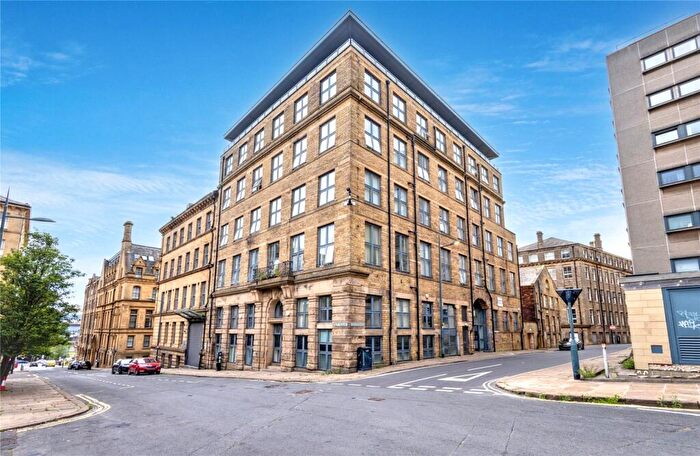 2 Bedroom Apartment For Sale In Scoresby Street, Bradford, West Yorkshire, BD1