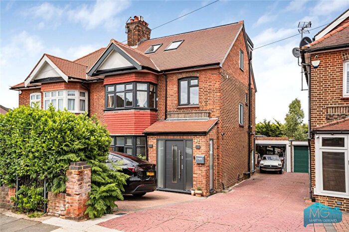 4 Bedroom Semi Detached House For Sale In Lullington Garth, London, N12