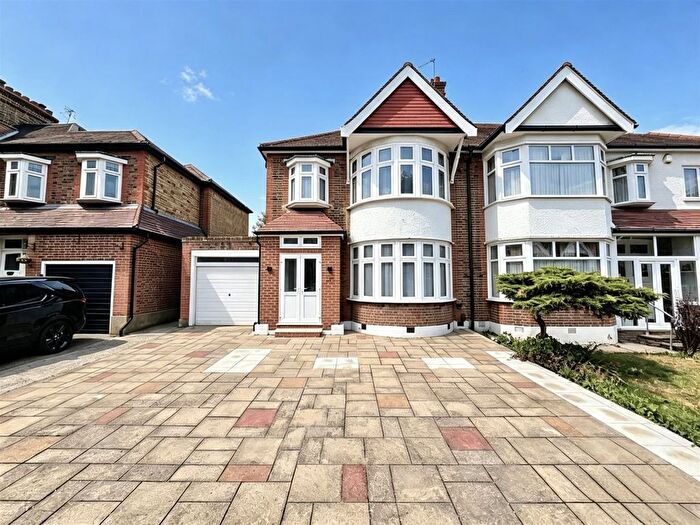 3 Bedroom Semi Detached House To Rent In Park Drive, Winchmore Hill, N21