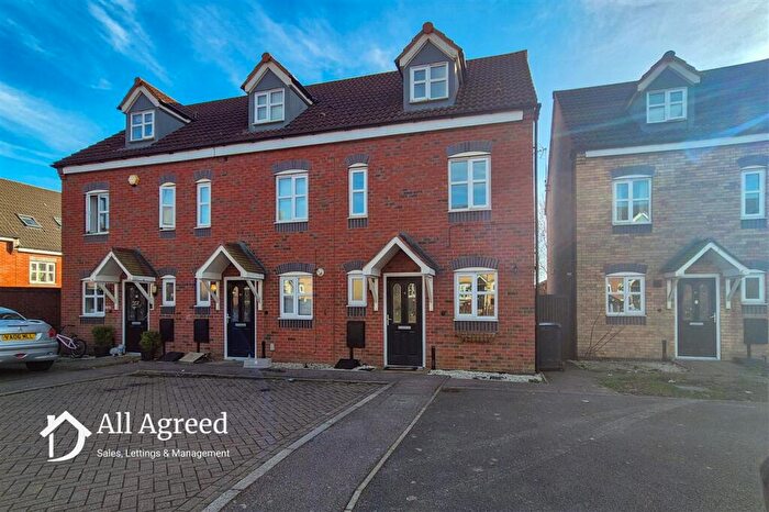 3 Bedroom Town House To Rent In Strutts Close, South Normanton, DE55