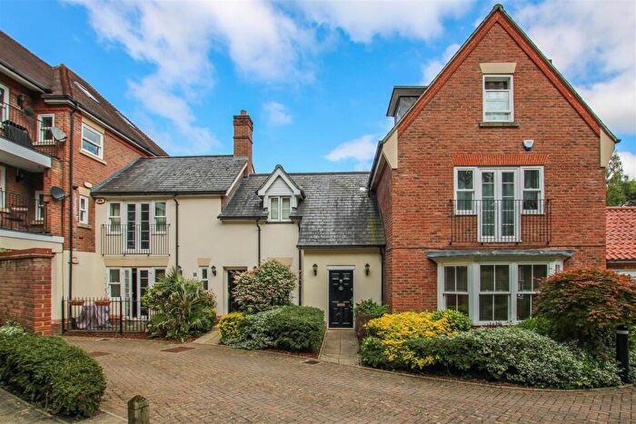 2 Bedroom Maisonette For Sale In Sawyers Grove, Brentwood, CM15