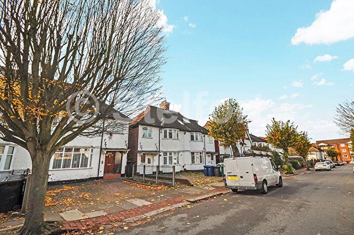 2 Bedroom Flat To Rent In The Grove, London, NW11