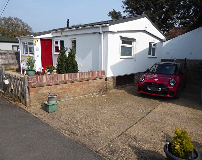 2 Bedroom Park Home For Sale In Riverhill Gardens, Worcester Park Road, Worcester Park, KT4