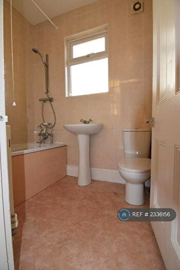 2 Bedroom Flat To Rent In Church Road, Hartshill, Nuneaton, CV10