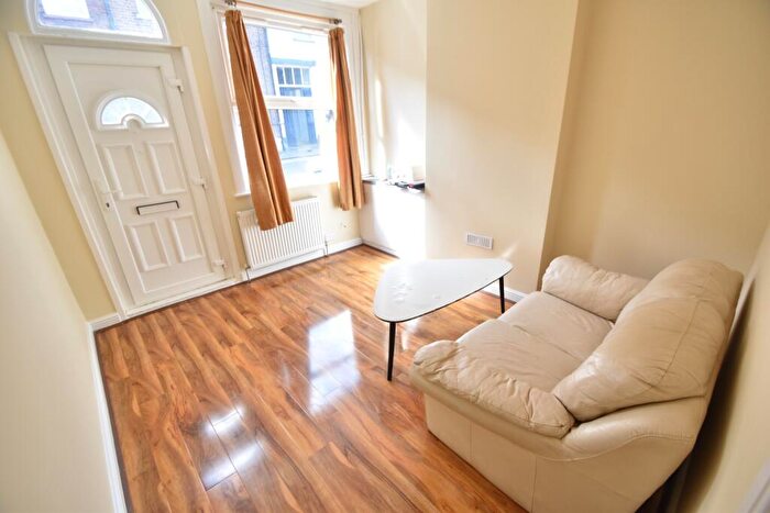 1 Bedroom Ground Maisonette To Rent In Stanley Street, Luton, Bedfordshire, LU1