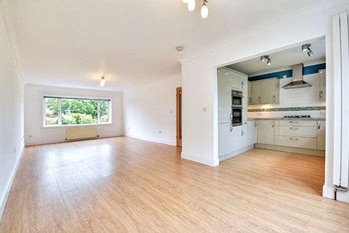 3 Bedroom Flat To Rent In Octavia Terrace, Inverclyde, Greenock, PA16
