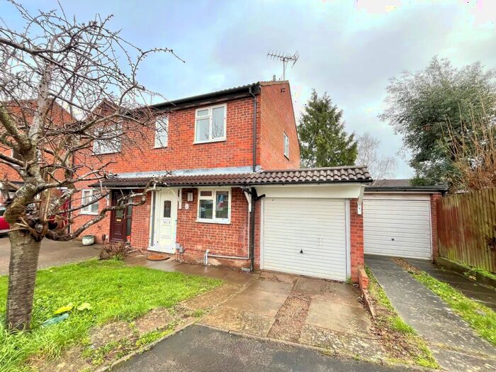 3 Bedroom Semi-Detached House To Rent In Packwood Close, Leamington Spa, CV31