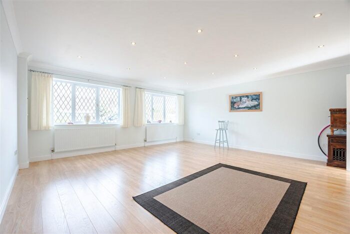 4 Bedroom Detached House For Sale In Southfield Close, Ulceby, DN39