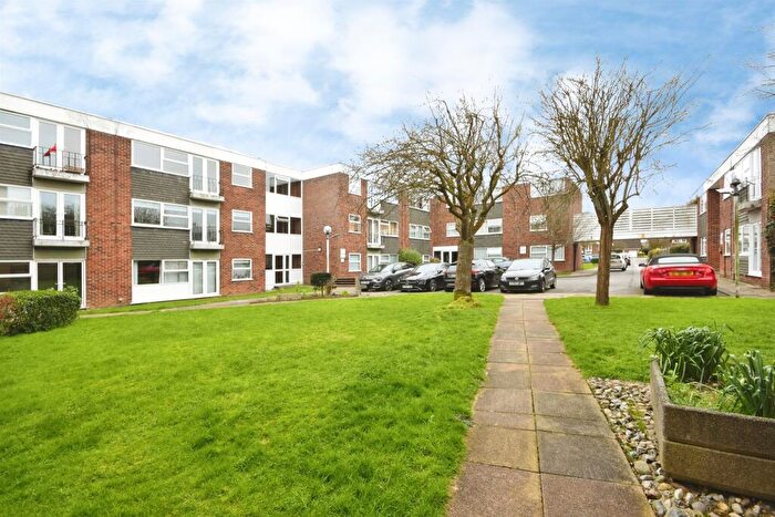 1 Bedroom Apartment For Sale In Hutton Road, Shenfield, Brentwood, CM15