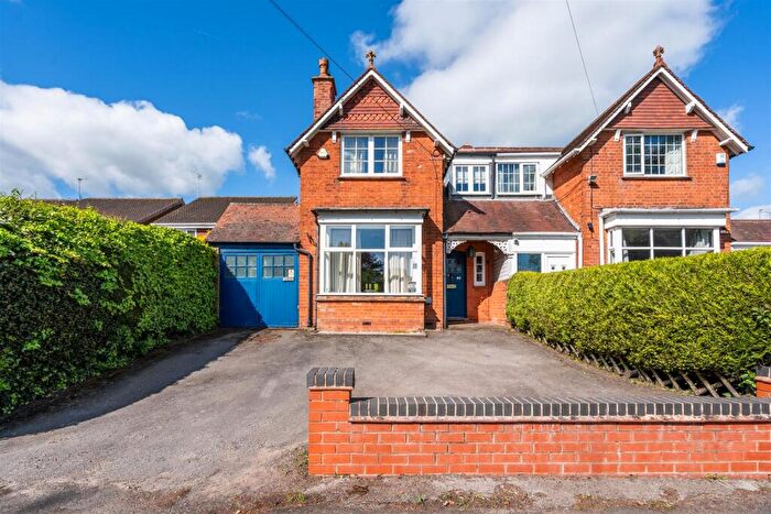 3 Bedroom Semi-Detached House For Sale In Stratford Road, Hockley Heath, B94