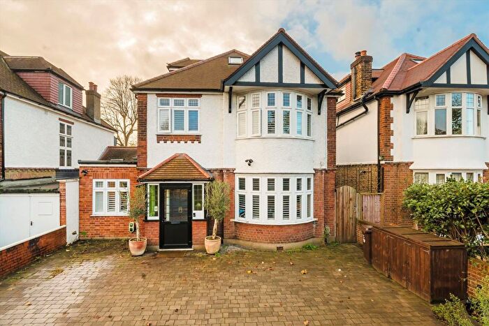 4 Bedroom Property To Rent In Popes Lane, Ealing, W5