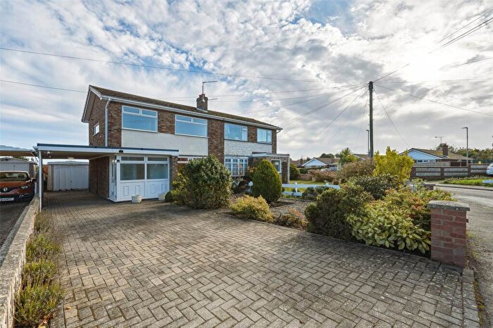 3 Bedroom Semi Detached House For Sale In Steepgreen Close, Norwich, Norfolk, NR1