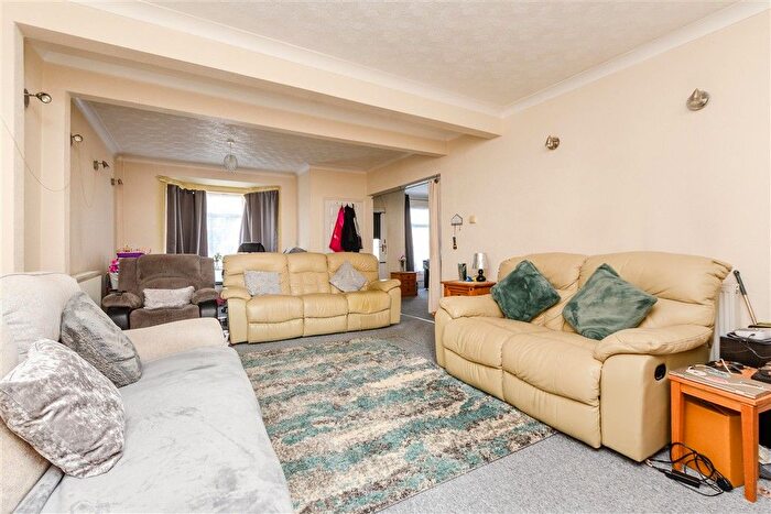 5 Bedroom End Terrace House For Sale In Gillingham Road, Gillingham, Kent, ME7