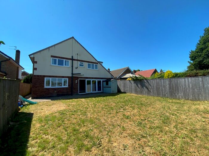 4 Bedroom Property To Rent In Woodhall Croft, Stanningley, Pudsey, LS28