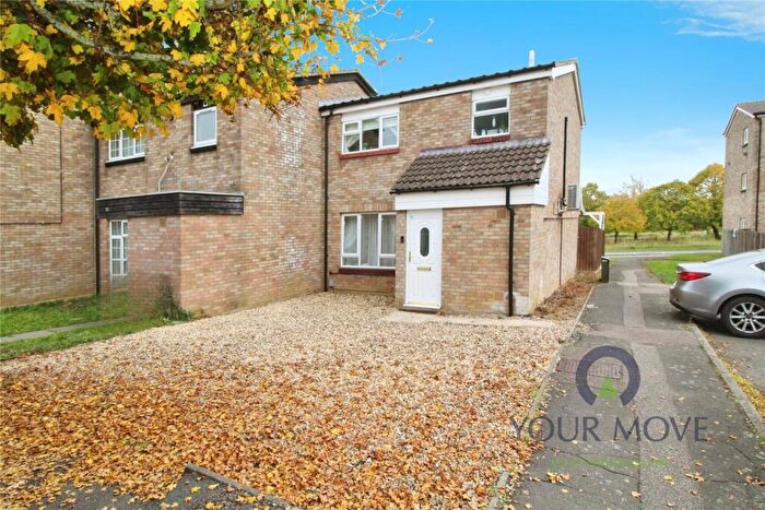3 Bedroom End Of Terrace House For Sale In Milburn Road, Bedford, Bedfordshire, MK41