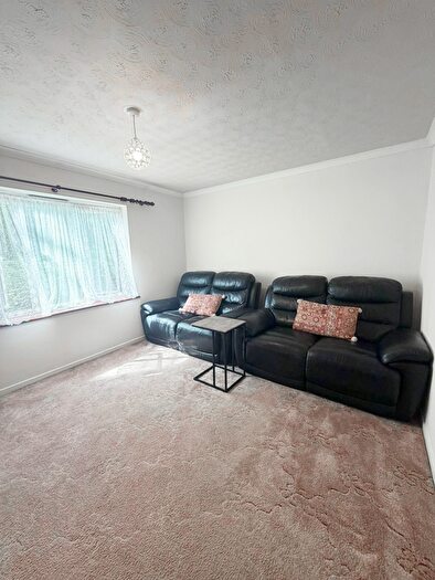 1 Bedroom Flat To Rent In Turnpike Lane, Uxbridge, UB10