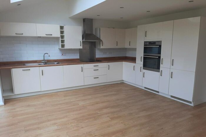 3 Bedroom Semi-Detached House To Rent In Norris Green Phase, L11