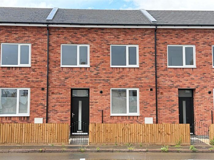 3 Bedroom Terraced House For Sale In Gipsy Lane, Leicester, LE4