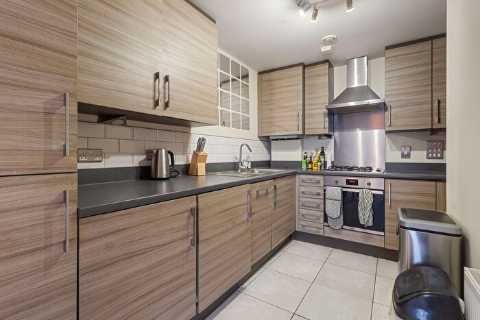 2 Bedroom Flat For Sale In Pooles Park, Rosefield Pooles Park, N4