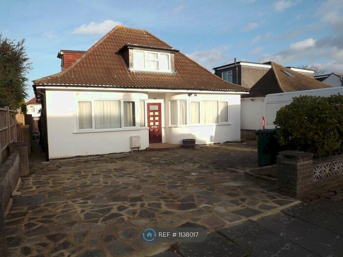 4 Bedroom Bungalow To Rent In Green Lane, Edgware HA8