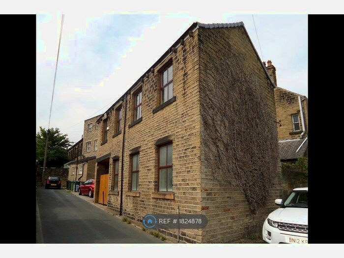 4 Bedroom Detached House To Rent In Greenhead Road, Huddersfield, HD1