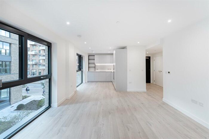 2 Bedroom Apartment To Rent In Anax Street, London, N4