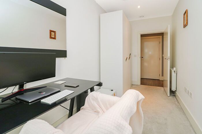 2 Bedroom Flat To Rent In Victory Parade, Woolwich, SE18