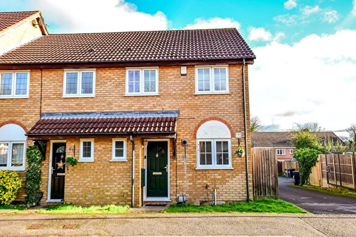 3 Bedroom End Of Terrace House For Sale In Harlech Road, Abbots Langley, WD5