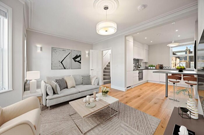 3 Bedroom Apartment To Rent In Ravensworth Road, Kensal Green, London, NW10