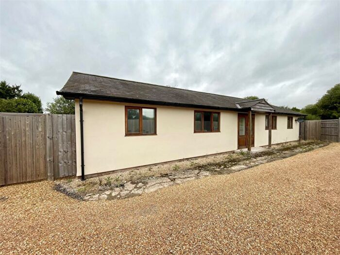 3 Bedroom Detached Bungalow To Rent In Heath Road, Southampton, SO32