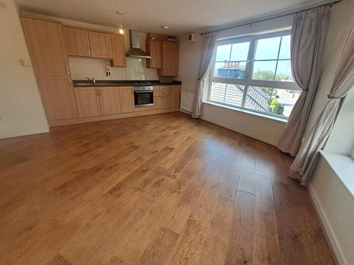 3 Bedroom Flat To Rent In Toll Road, Kincardine, Fife, FK10