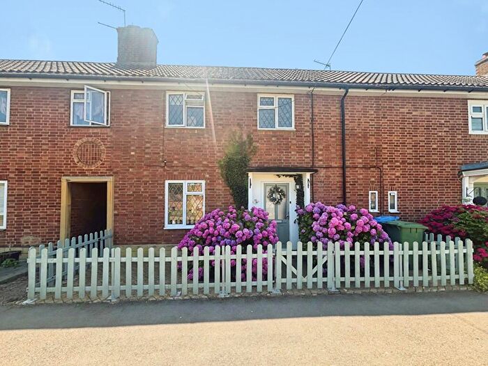 3 Bedroom Terraced House For Sale In Bankside Drive, Thames Ditton, Surrey, KT7