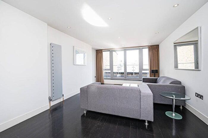 2 Bedroom Flat To Rent In Henriques Street, Whitechapel, London, E1