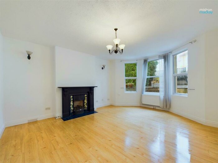 1 Bedroom Flat To Rent In Sackville Road, Hove, BN3