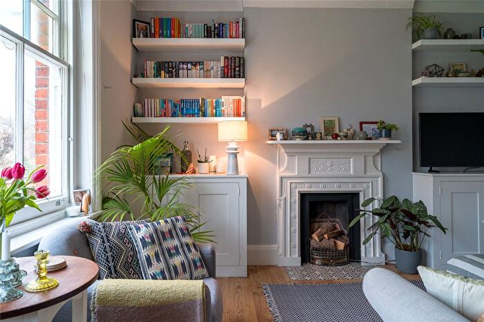 2 Bedroom Flat For Sale In Riggindale Road, London, SW16