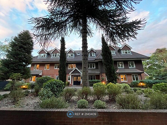 2 Bedroom Flat To Rent In Cavendish Court, Weybridge, KT13