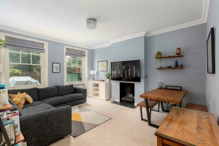 2 Bedroom Flat To Rent In Chatsworth Road, NW2