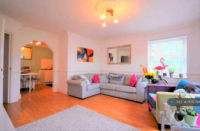 1 Bedroom Flat To Rent In Langthornes, Billericay, CM12