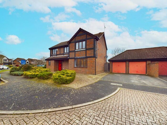 4 Bedroom Detached House For Sale In Mendlesham, Welwyn Garden City, AL7