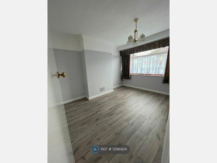 4 Bedroom Terraced House To Rent In Mapleton Crescent, Enfield, EN3