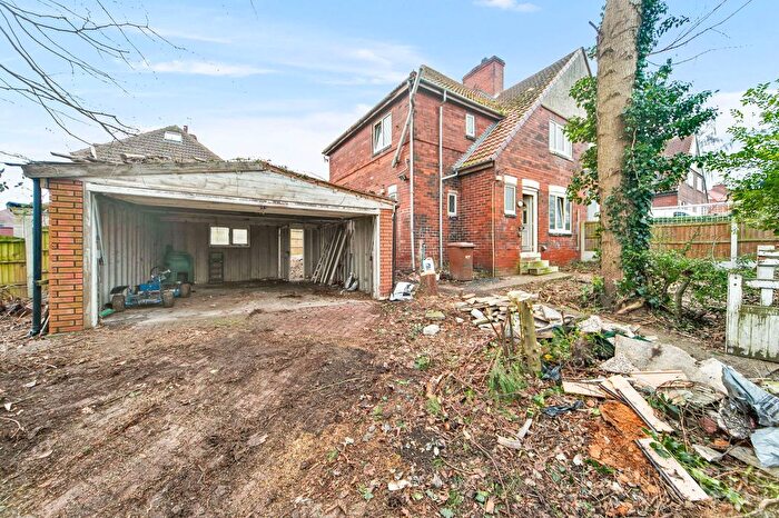 3 Bedroom Semi-Detached House For Sale In Camp Road, South Kirkby, WF9